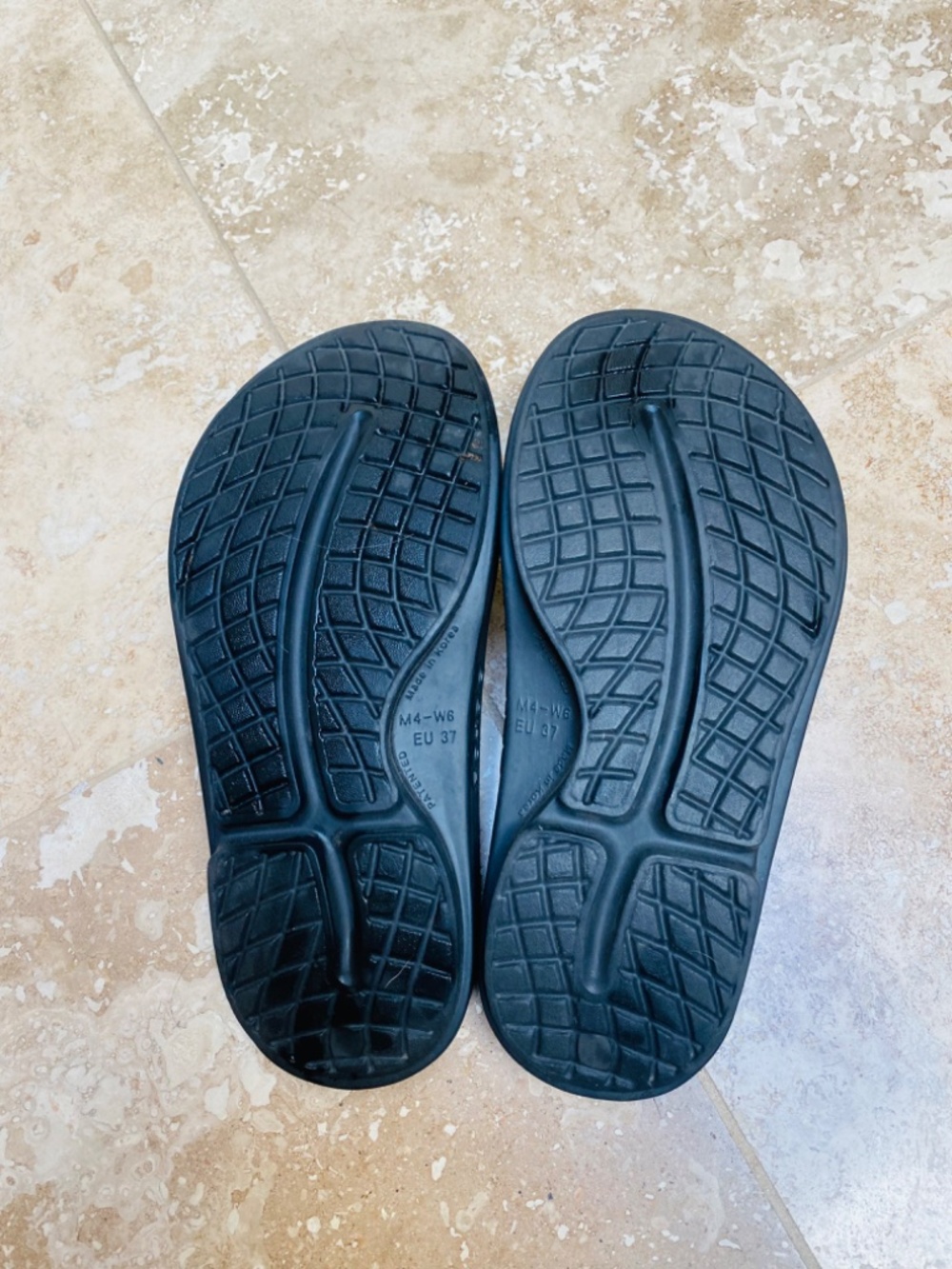 OOFOS Women’s Fip Flops - Picture 4 of 5